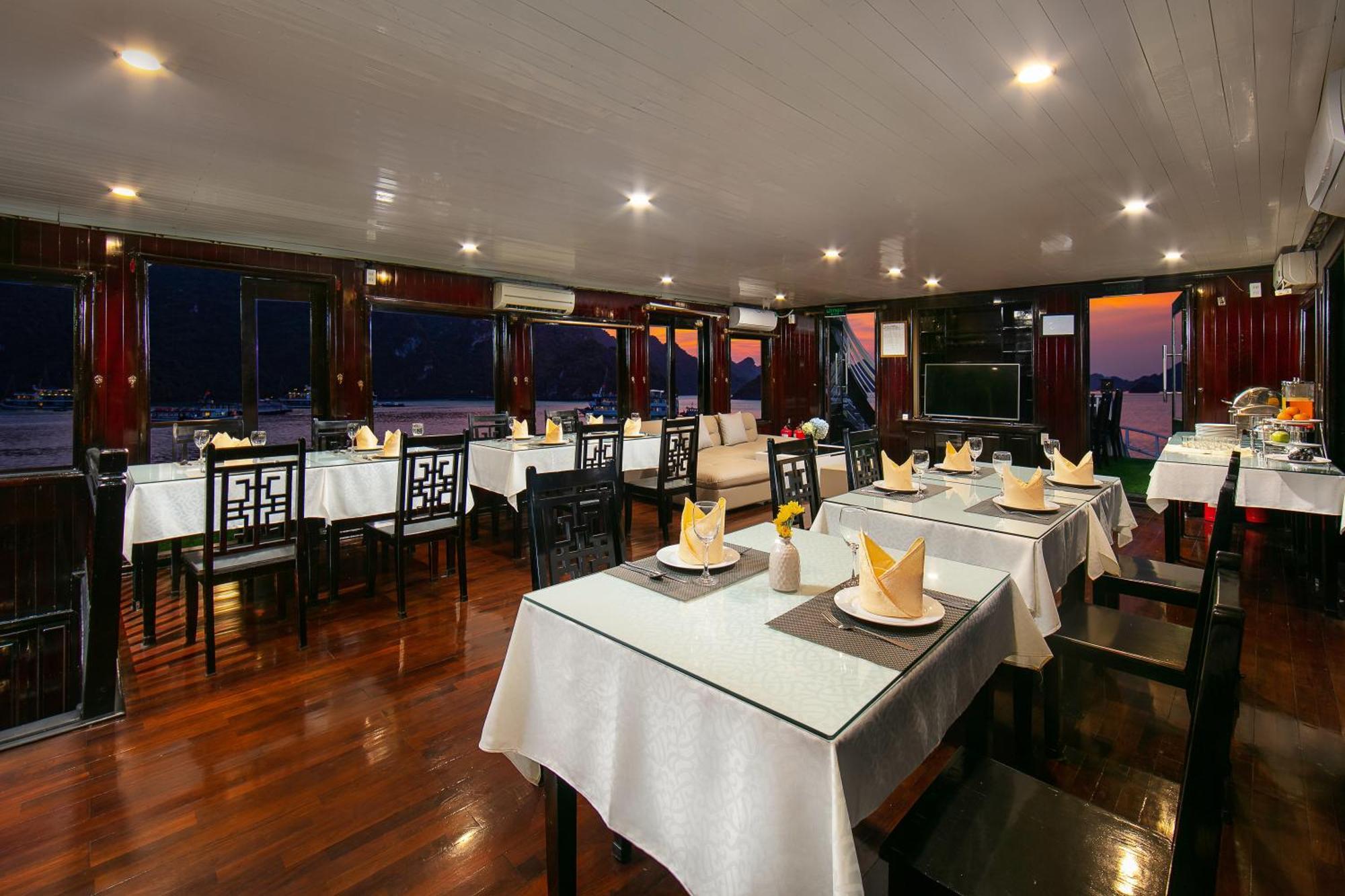 Fantasea Imperial Cruise Hotel Ha Long Buitenkant foto