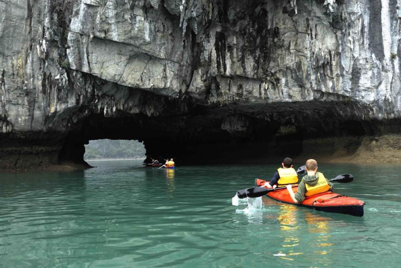Fantasea Imperial Cruise Hotel Ha Long Buitenkant foto